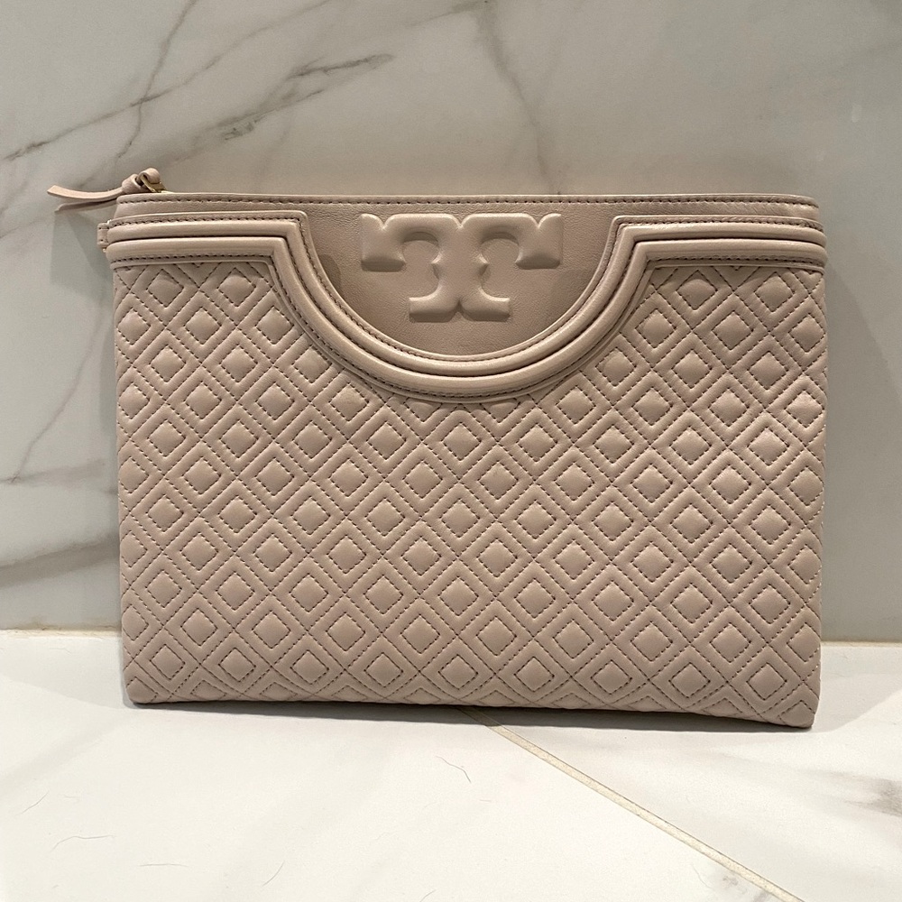 Tory Burch Fleming Large Zip Clutch
